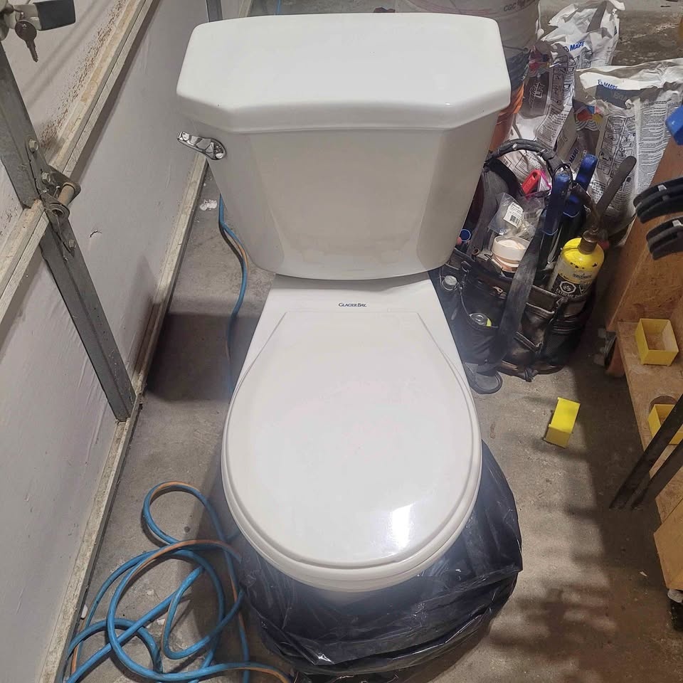 Glacier Bay Toilet (Round Bowl)