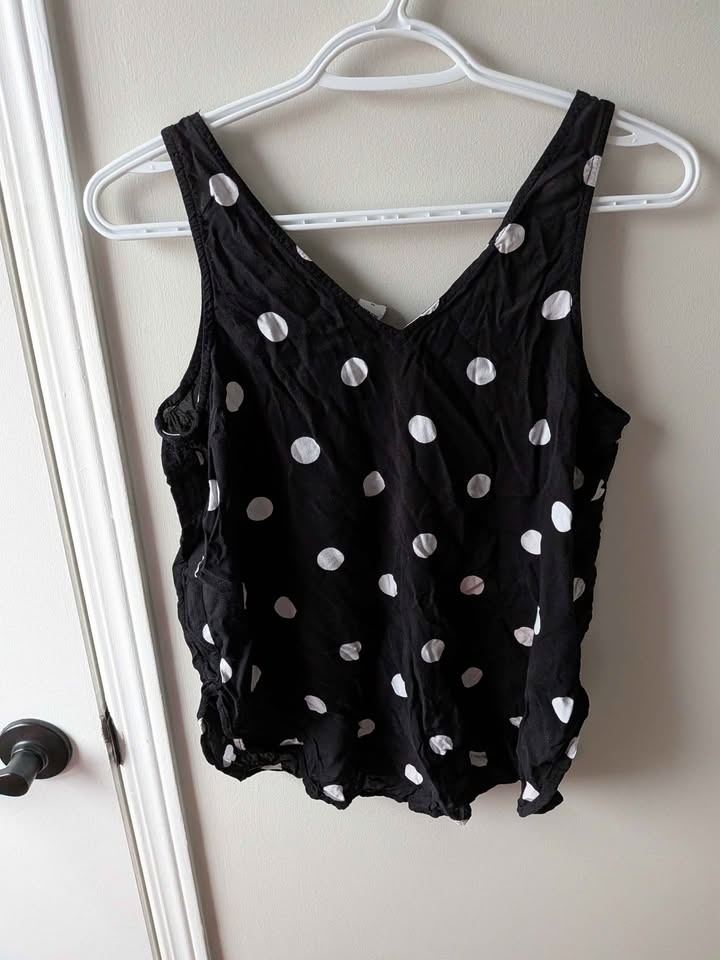 Old Navy Comfy Sleeveless Tops - Women's Medium (3-Pack) - photo 4