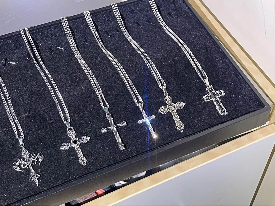 Brand new men fashion accessories, iced out chains, hats, keycha - photo 3
