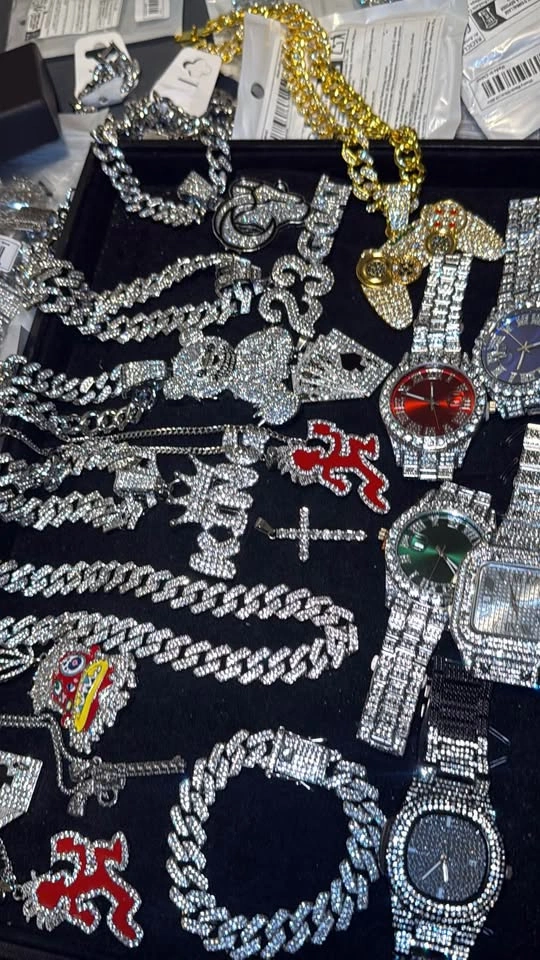 Brand new men fashion accessories, iced out chains, hats, keycha - photo 5
