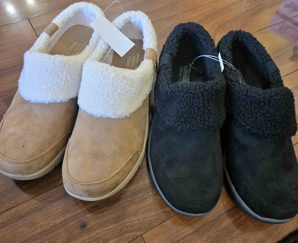 Women's Sketchers Lined Clogs Brand New
