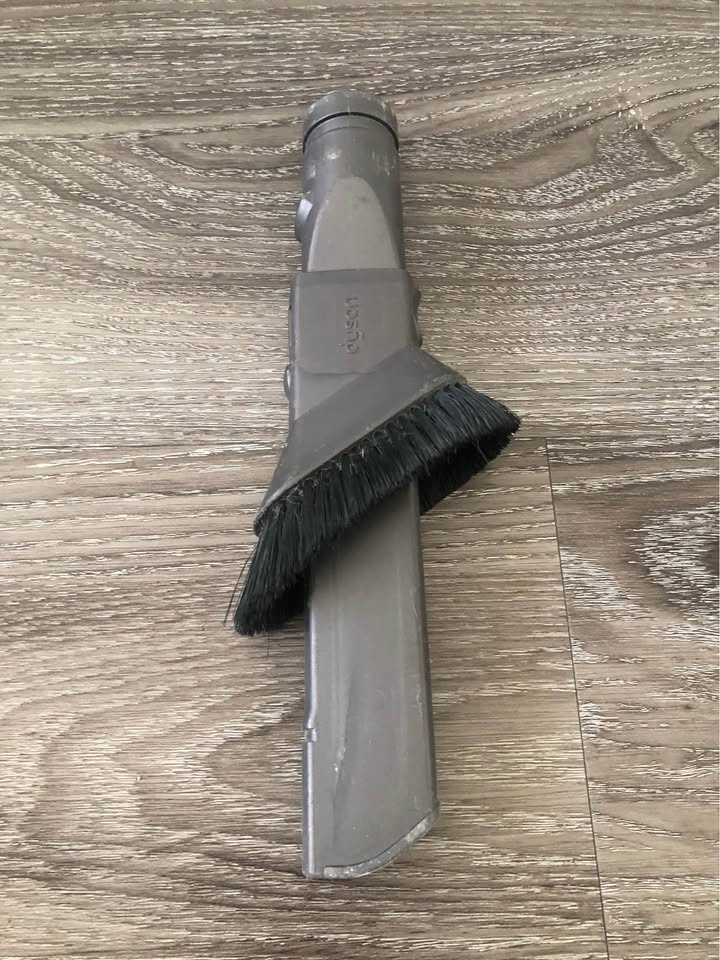 Dyson Vacuum Attachments - photo 3