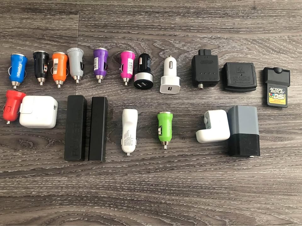 Various USB plugs, phone cables, AUX & power cords