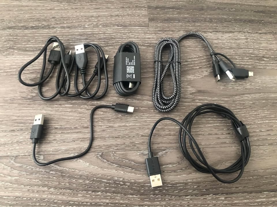 Various USB plugs, phone cables, AUX & power cords - photo 4