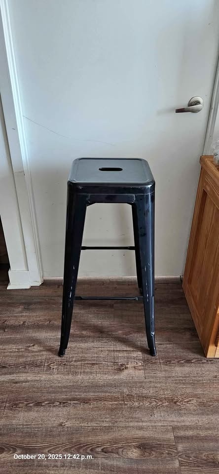Bar stool