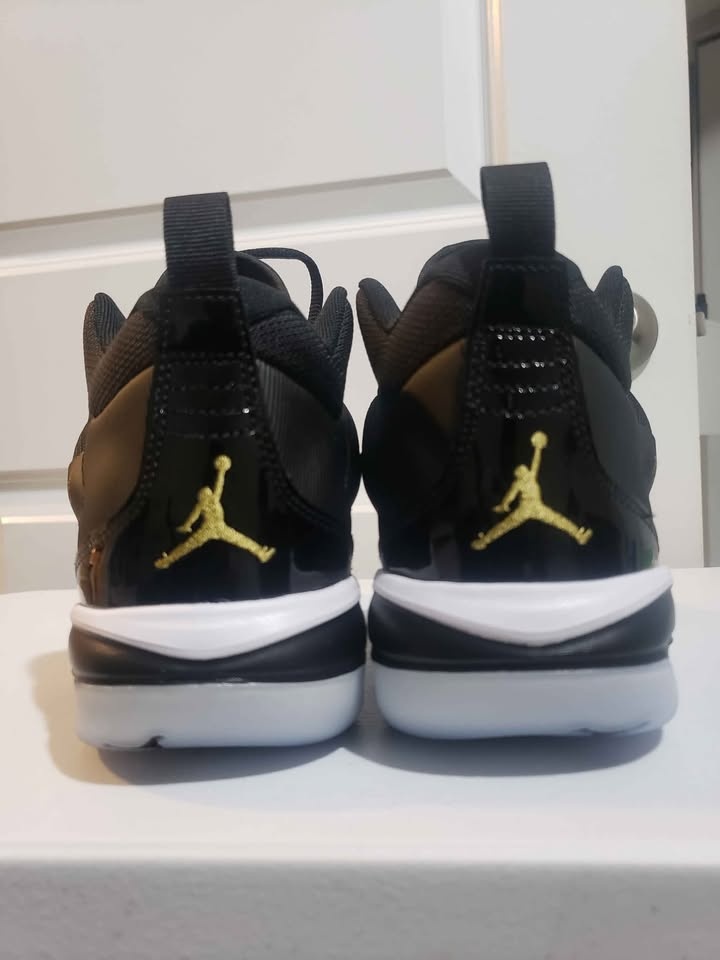 Jordan Stay Loyal 3, Black/White/Metallic Gold
