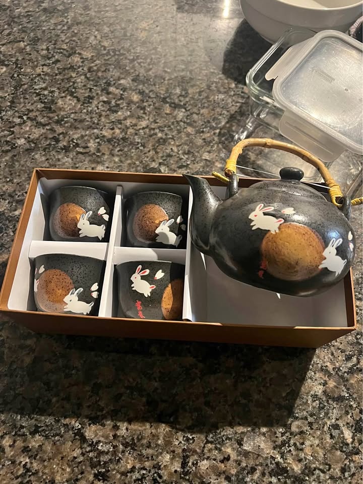 Japanese Rabbit Tea Set – Teapot + 4 Cups – New in Box