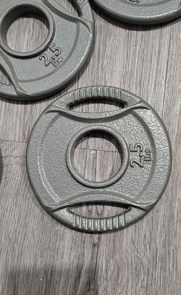 Amazon Basics 2-Inch Olympic Cast Iron Grip Weight Plates - photo 3
