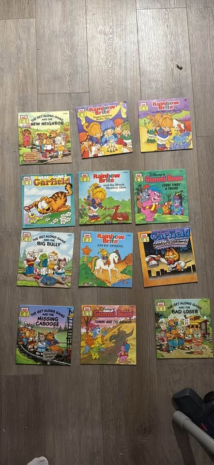 RARE Vintage 1980s Disney Carrying Case + Complete 12-Book & Tap - photo 3