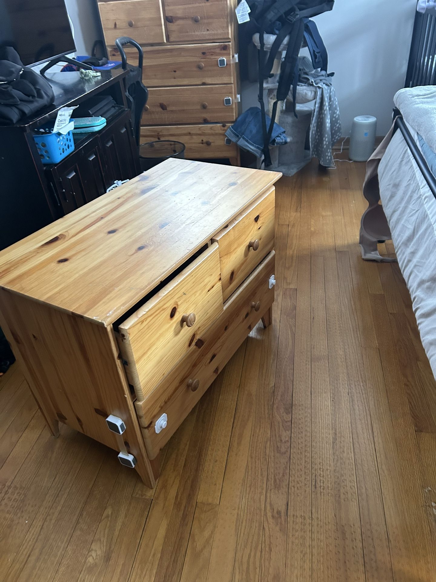 Sturdy Wooden Dresser - photo 4