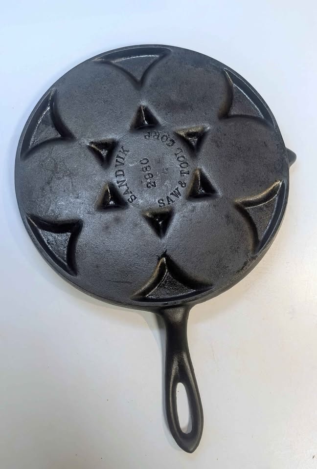 Griswold Sandvik Cast Iron Plett Pan - Cleaned & Seasoned - photo 3