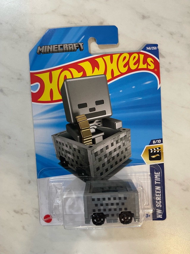 Hot Wheels Minecraft Skeleton in Minecart