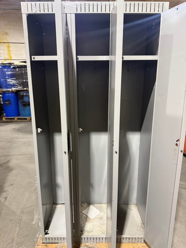 Heavy-Duty Metal Locker – MUST GO - photo 2