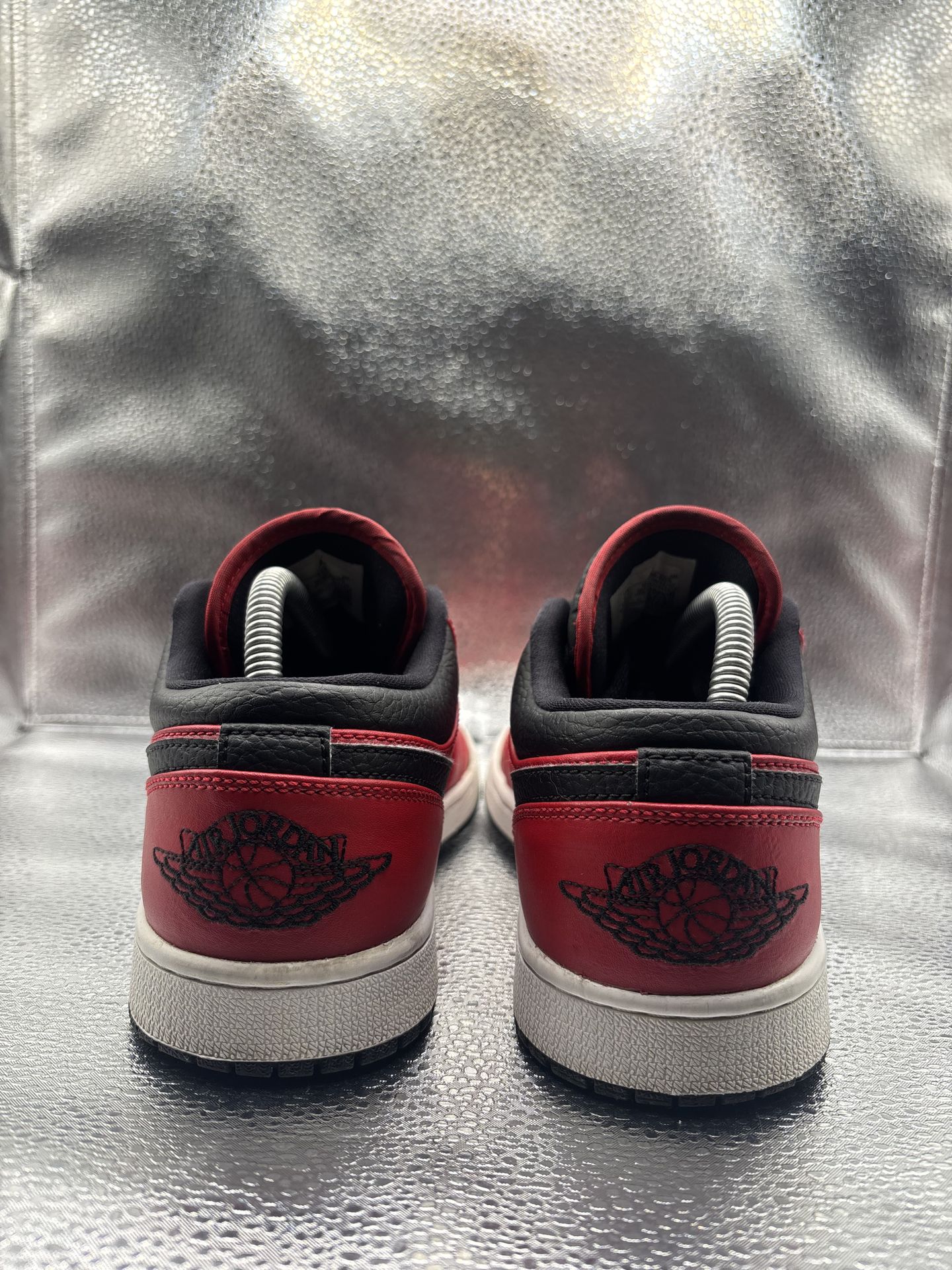 Air Jordan 1 Low Bred - photo 4