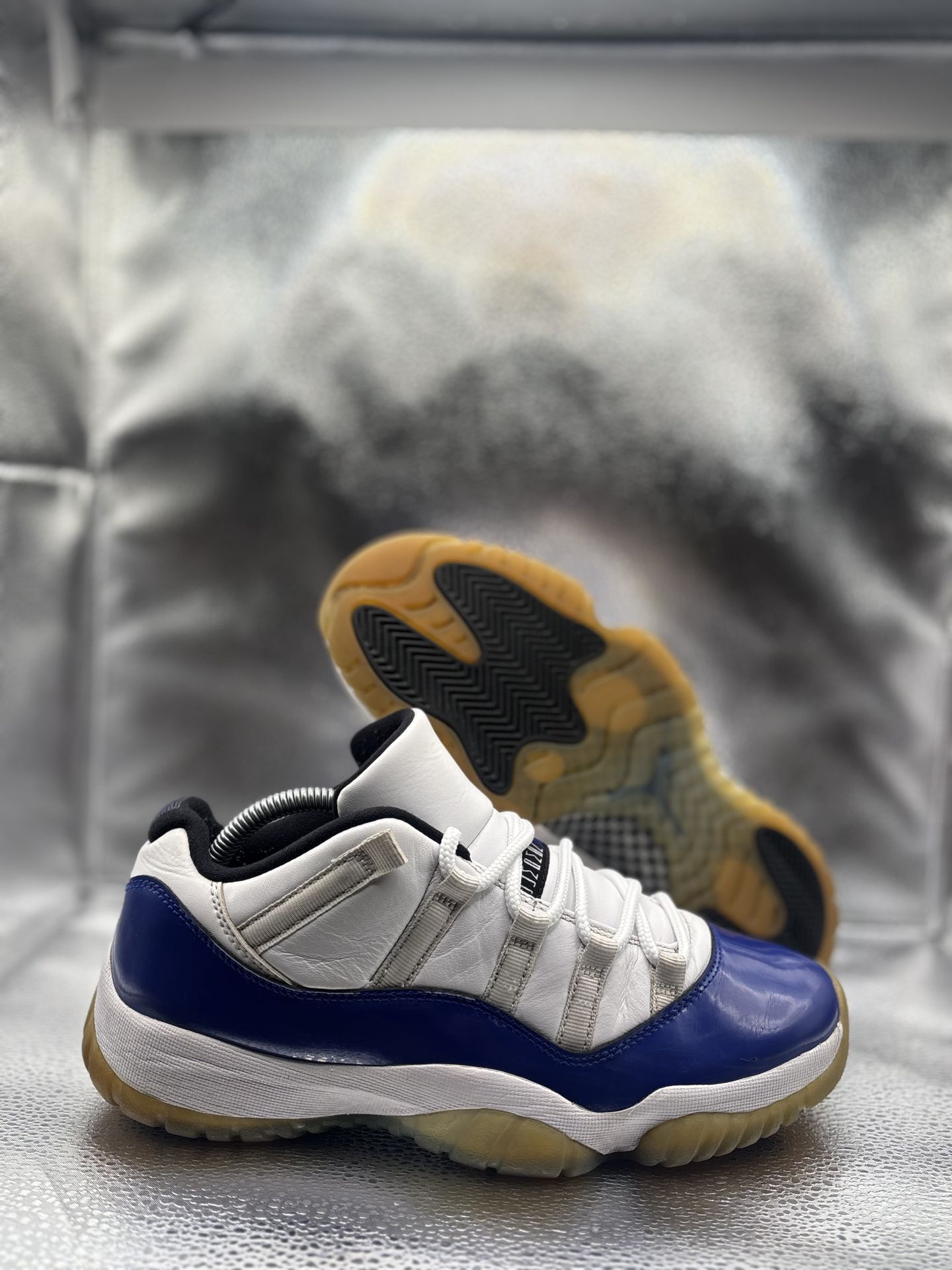 Air Jordan 11 low white concord