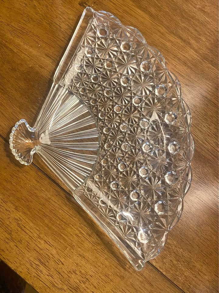 Vintage Fenton Daisy Button Fan Dish
