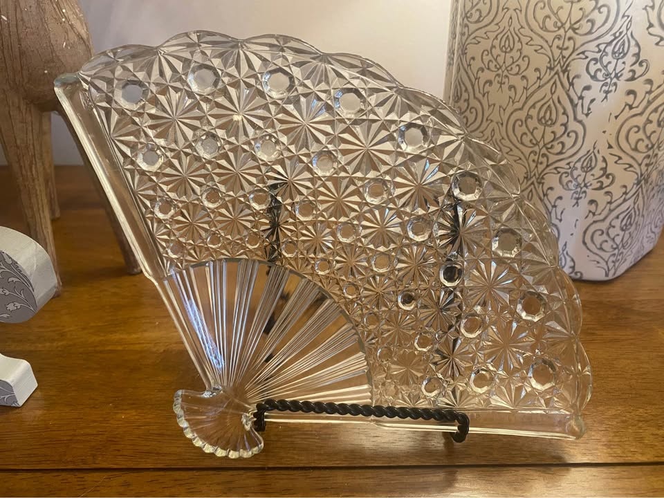 Vintage Fenton Daisy Button Fan Dish - photo 3