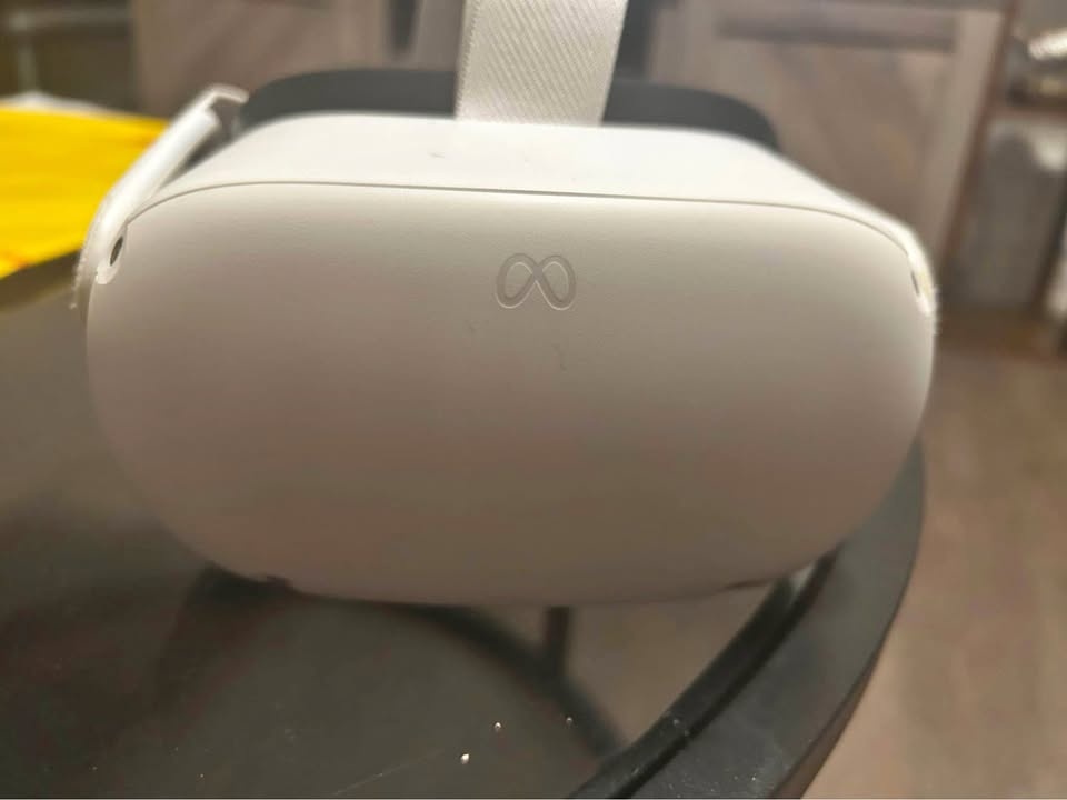 Meta (Oculus) Quest 2 VR headset