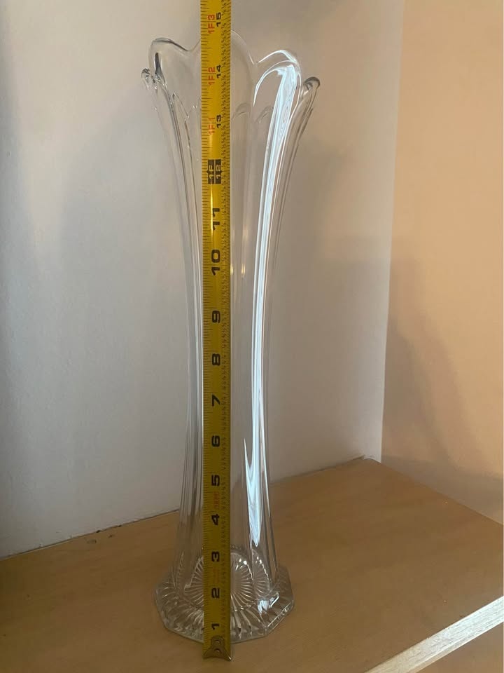 Vintage Clear Swung Vase - photo 3