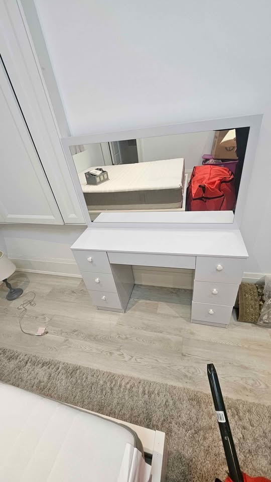Make Up Desk with Mirror - photo 2