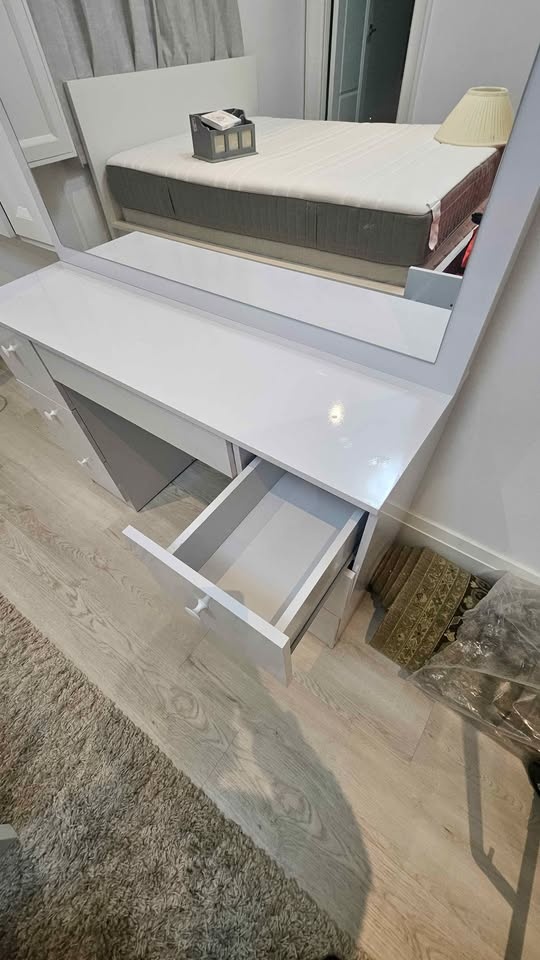 Make Up Desk with Mirror - photo 3