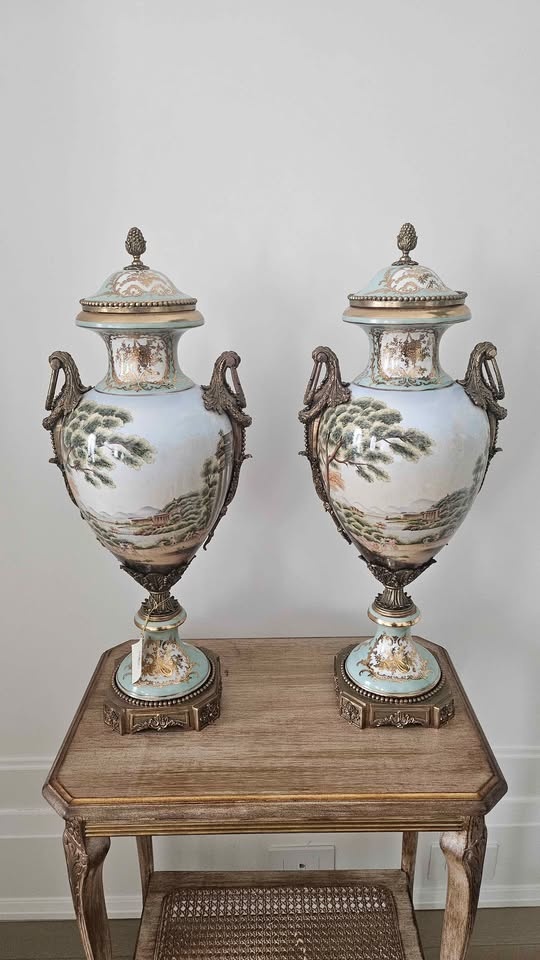 Antique Italian Style Vases - photo 2