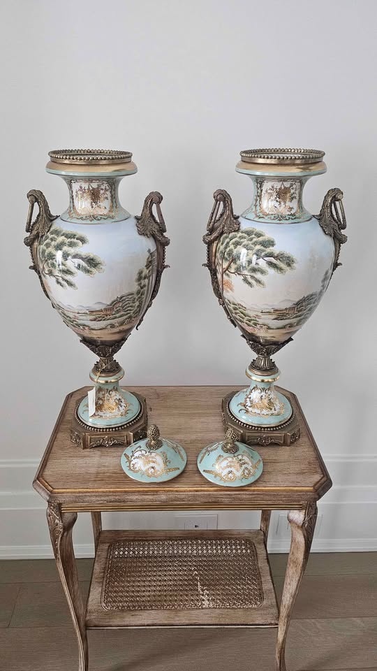 Antique Italian Style Vases - photo 3