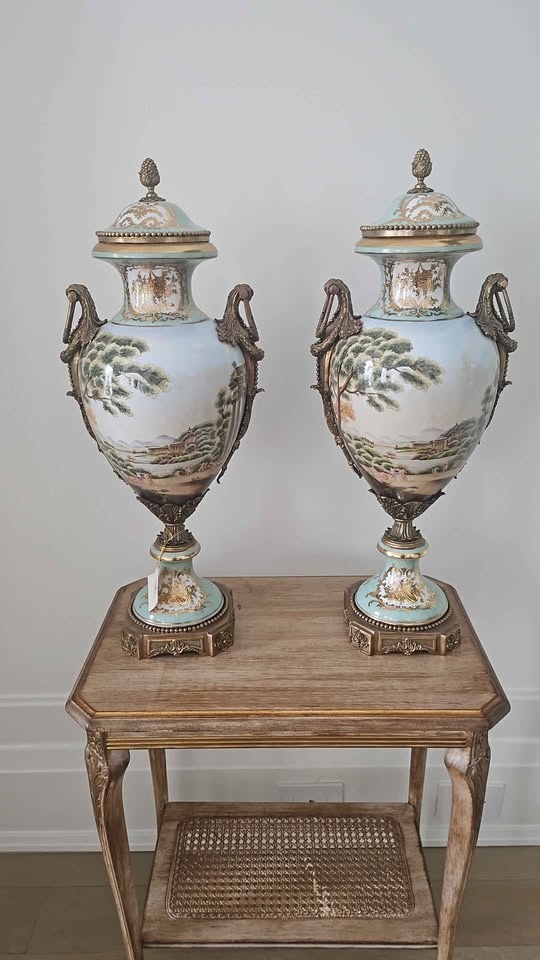 Antique Italian Style Vases - photo 4