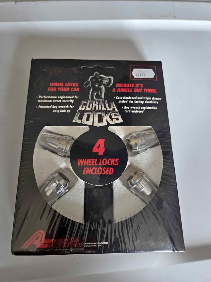 GORILLA WHEEL STUD LOCKS PART # 71641 BRAND NEW IN WRAPPER