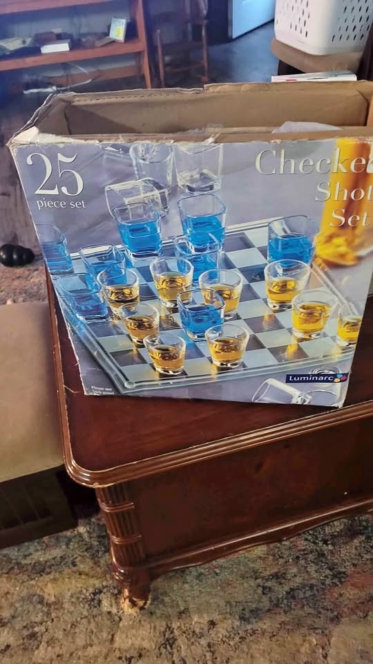 GLASS CHECKER SHOT SET 25 PC