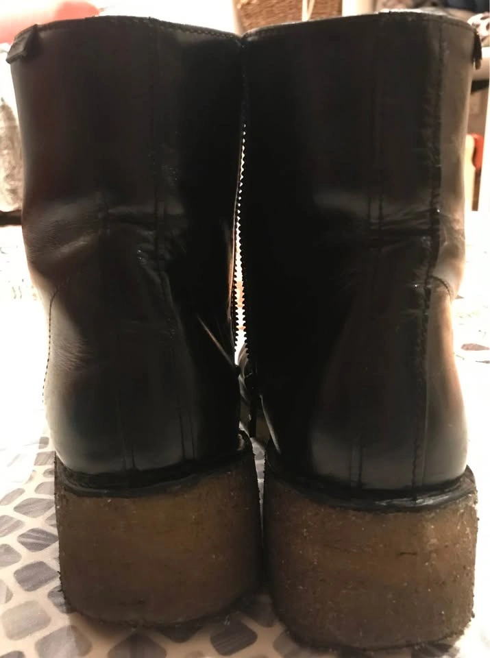 S:8 Women ROOTS Black leather boots - Rubber sole - photo 2