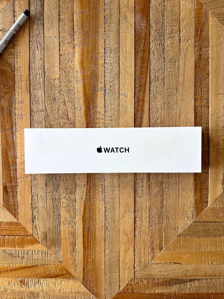 Almost new Apple Watch SE 2 (40mm midnight)