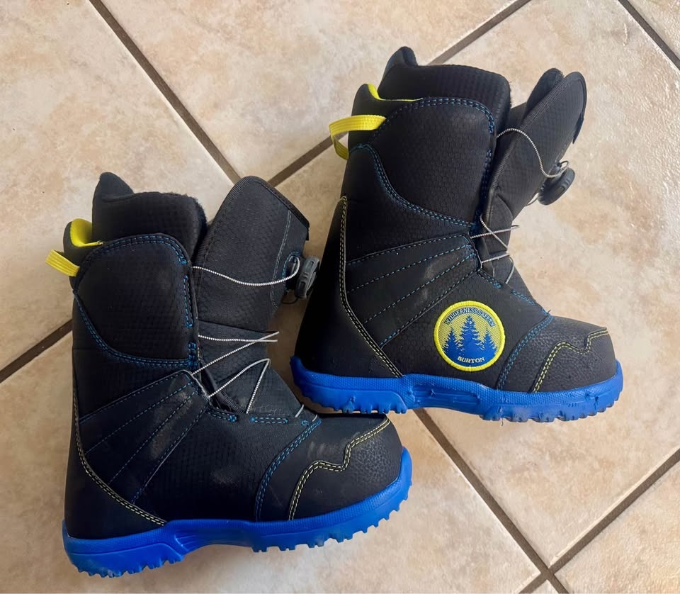 Excellent condition Burton snowboard boots size US4 BOA system - photo 4