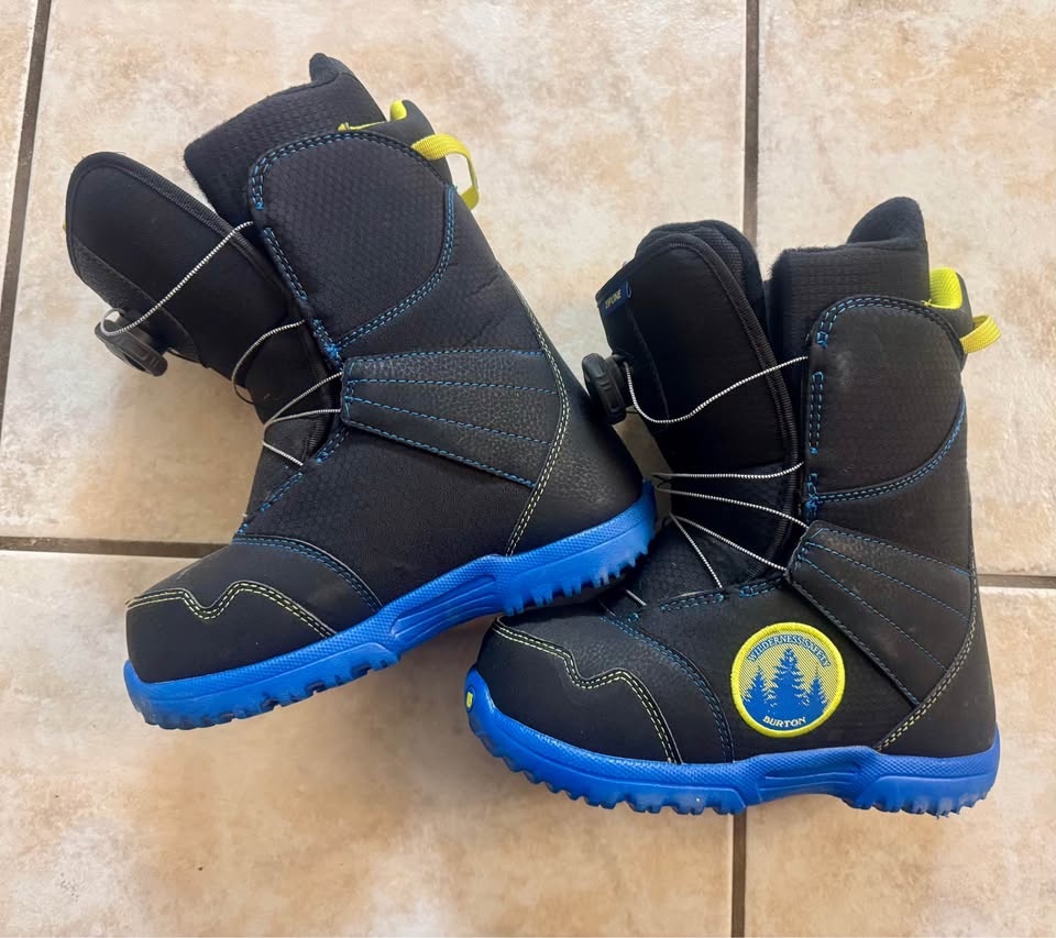 Excellent condition Burton snowboard boots size US4 BOA system - photo 5