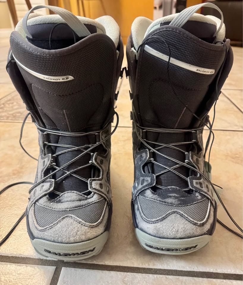 Salomon Snowboard Boots - Women's US 7 - Good Condition - photo 2