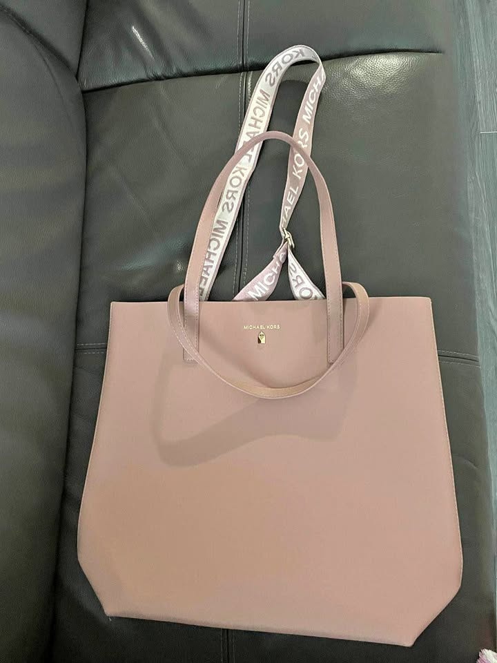Brand new Michael Kors tote bag with carrying band