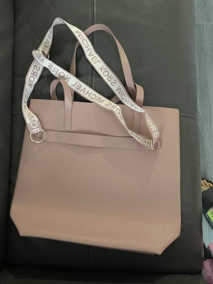 Brand new Michael Kors tote bag with carrying band - photo 2
