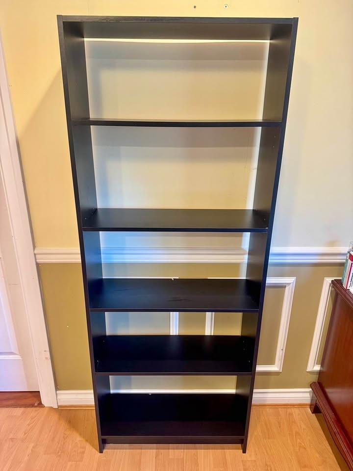 5-Tier Bookshelf / Storage Shelf – Good Condition