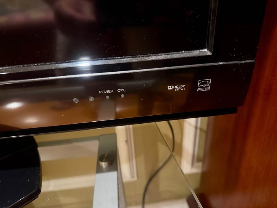 Sharp 40” LCD TV – Great Picture – Multiple HDMI Inputs - photo 2