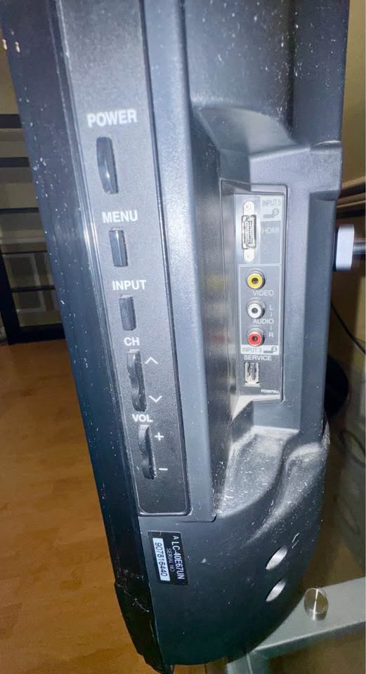 Sharp 40” LCD TV – Great Picture – Multiple HDMI Inputs - photo 4