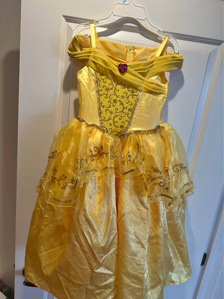 Belle costume, girls