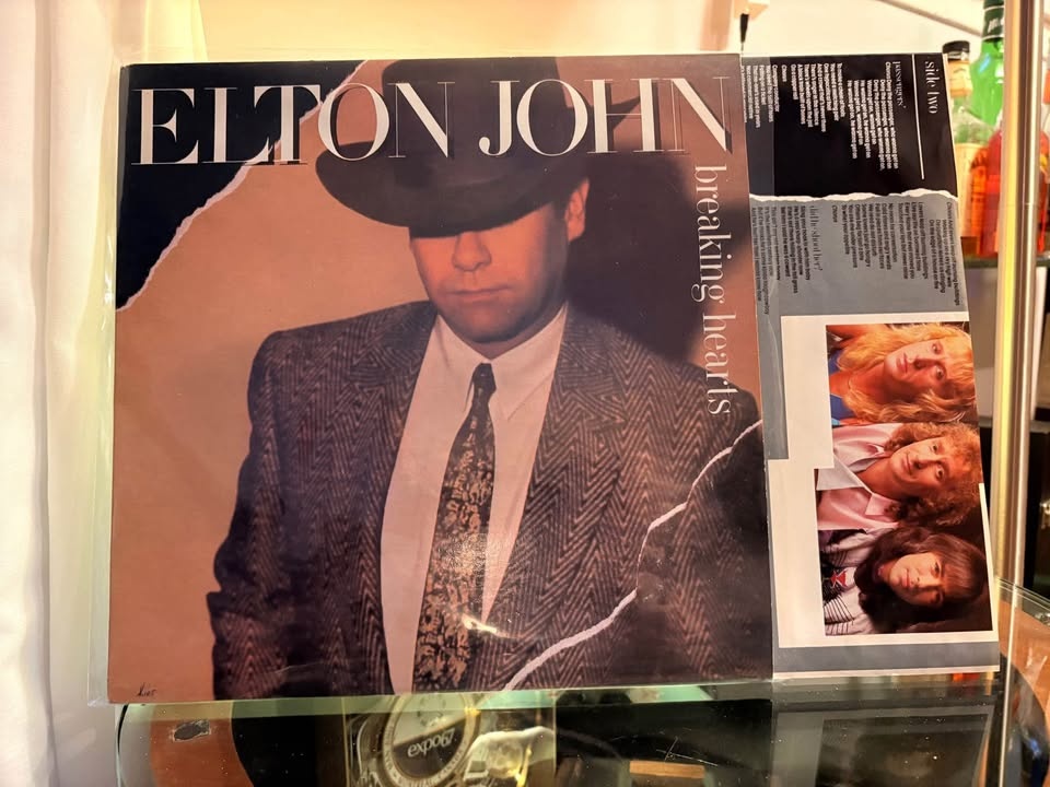 1984 Elton John vinyl album “Breaking Hearts”. Excellent copy. - photo 3