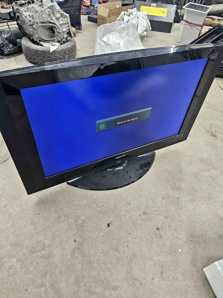 Samsung 40" LCD TV