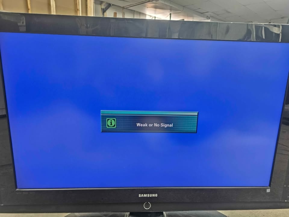 Samsung 40" LCD TV - photo 2