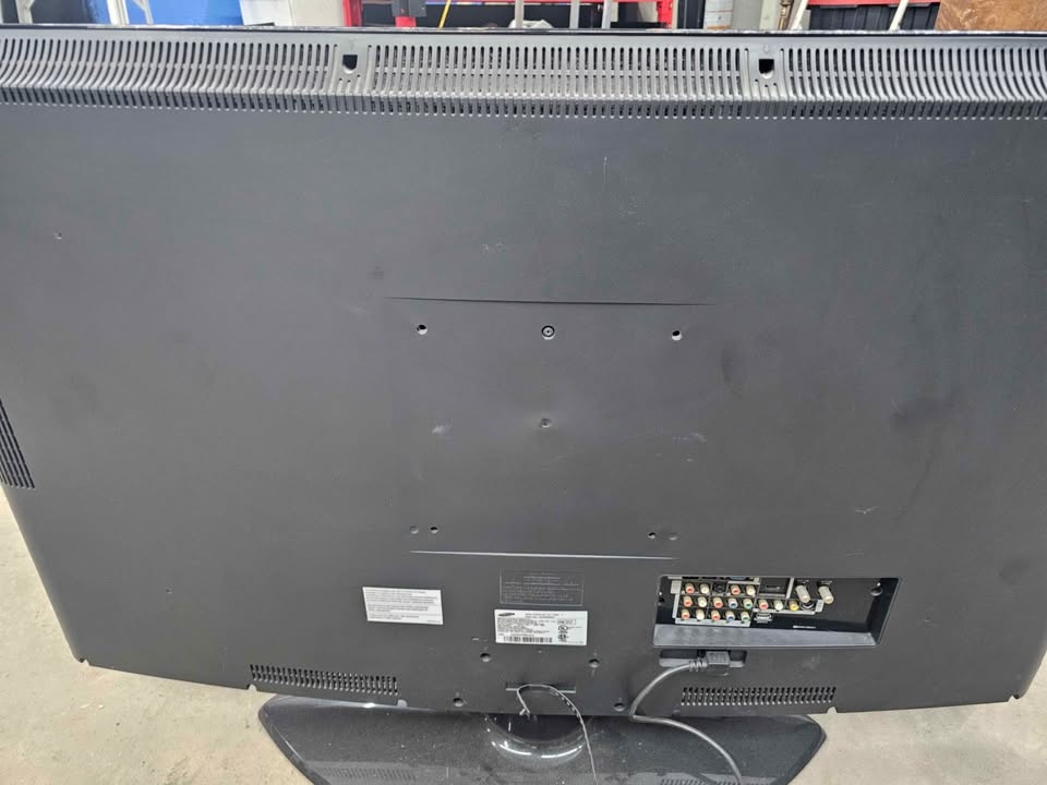 Samsung 40" LCD TV - photo 5