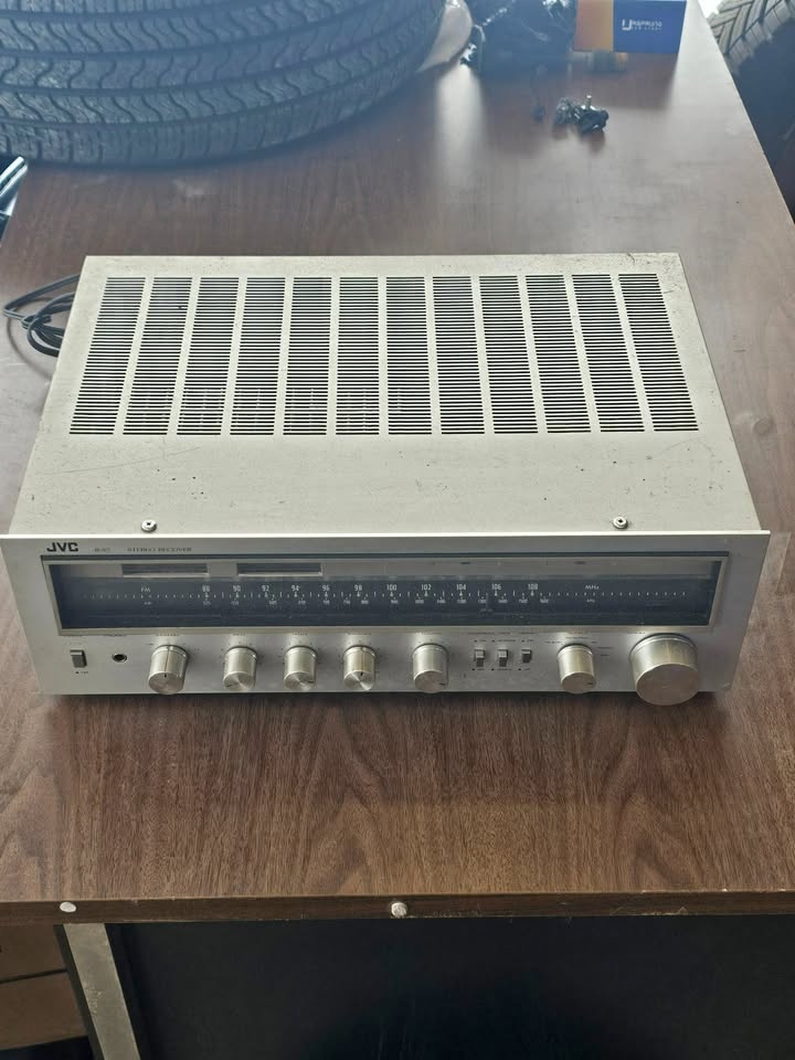 Vintage JVC R-S7 Stereo Receiver – Made in Japan