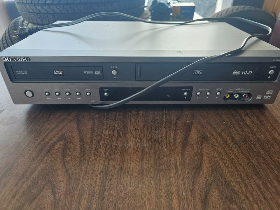 GoVideo DV2130 DVD / VHS Combo Player – 4 Head Hi-Fi - photo 2