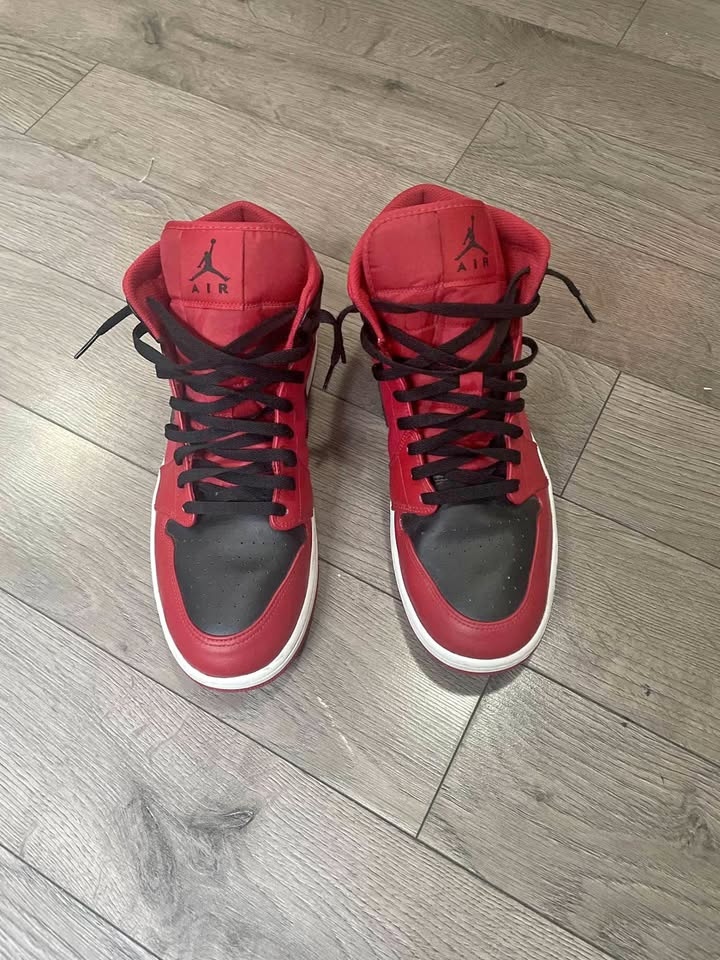 Nike Jordan 1 (Mid) Reverse Bred