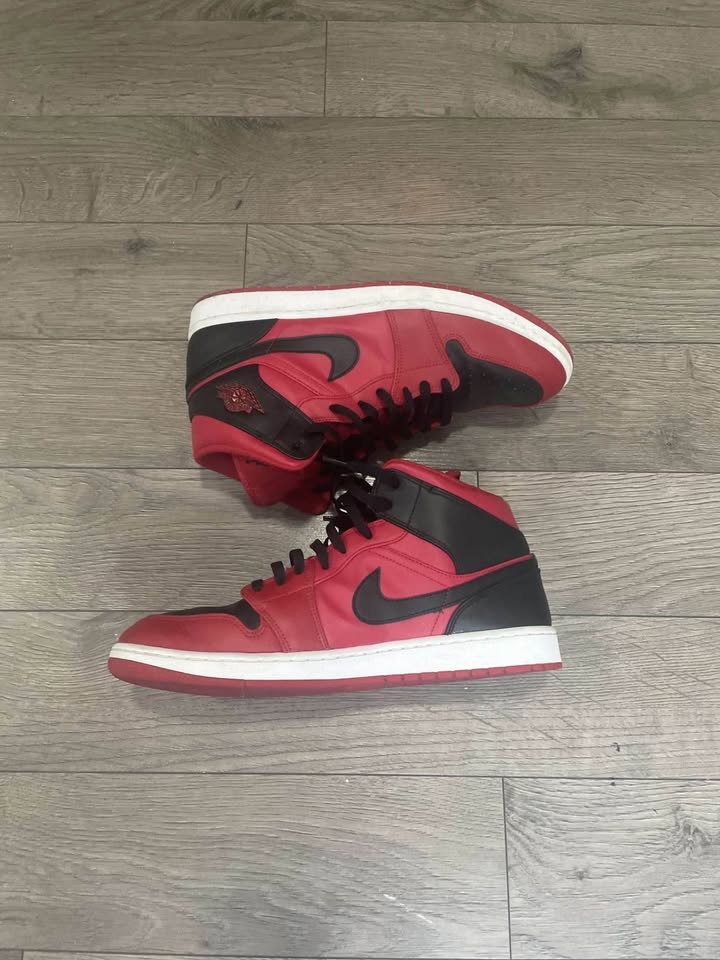 Nike Jordan 1 (Mid) Reverse Bred - photo 4