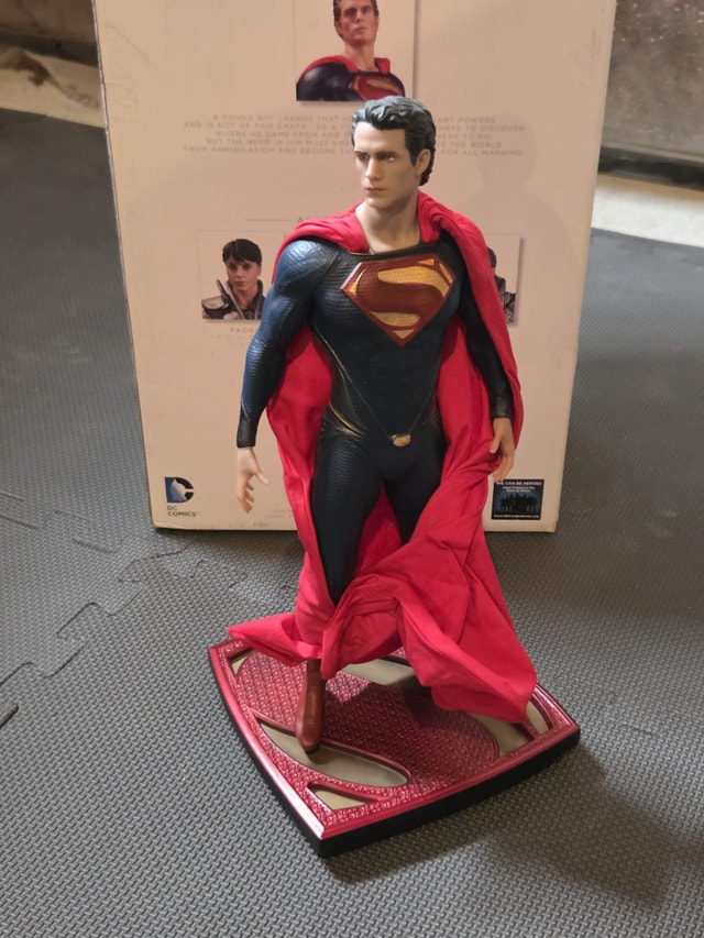DC Collectibles / Kotobukiya Superman & DC Statue Lot - photo 3
